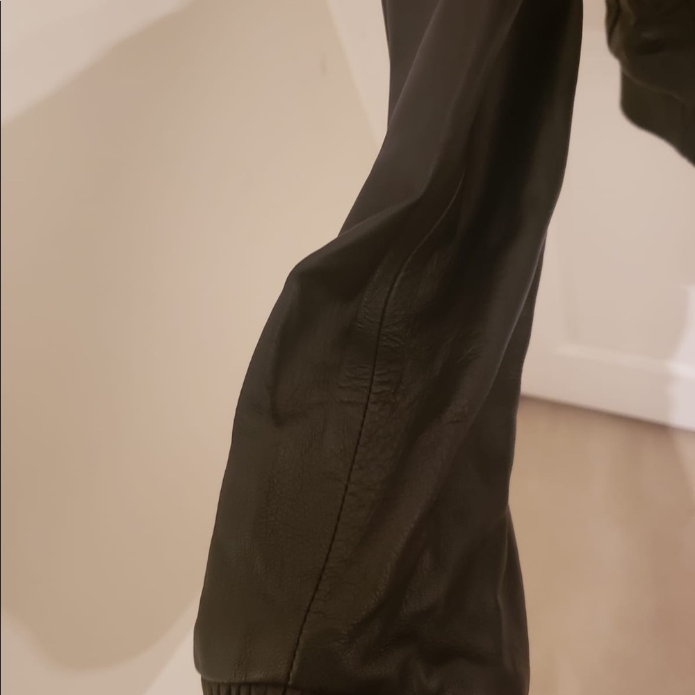 Leather jacket - Picture 6 of 7